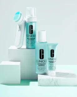 clinique anti-blemish solutions™ clearing moisturizer HYDRATERENDE CRÈME - ANCE-GEVOELIGE HUID - CAMOUFLEERT & VOORKOMT ONZUIVERHEDEN