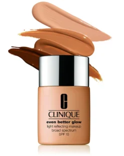 clinique even better™ glow light reflecting makeup FOUNDATION SPF 15 - VERBETERT DE HUIDTEXTUUR - GEMENGDE HUID