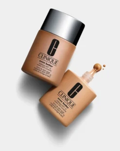 clinique even better™ glow light reflecting makeup FOUNDATION SPF 15 - VERBETERT DE HUIDTEXTUUR - GEMENGDE HUID