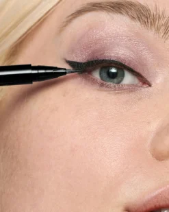 clinique high impact™ easy liquid eyeliner LANGHOUDEND & GESCHIKT VOOR GEVOELIGE OGEN