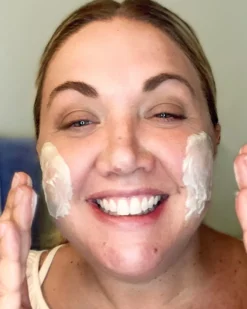 clinique redness solutions daily relief cream HYDRATERENDE DAG- & NACHTCRÈME - VERMINDERT ROODHEID