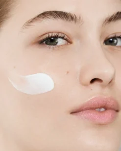 estée lauder daywear multi-protection anti-oxidant sheer tint release moisturizer GETINTE DAGCRÈME - HYDRATEREND, EGALISEREND & ANTI-AGING SPF 15