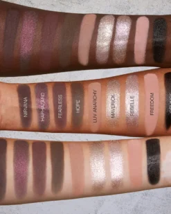 huda beauty pretty grunge 18W EYESHADOW PALETTE