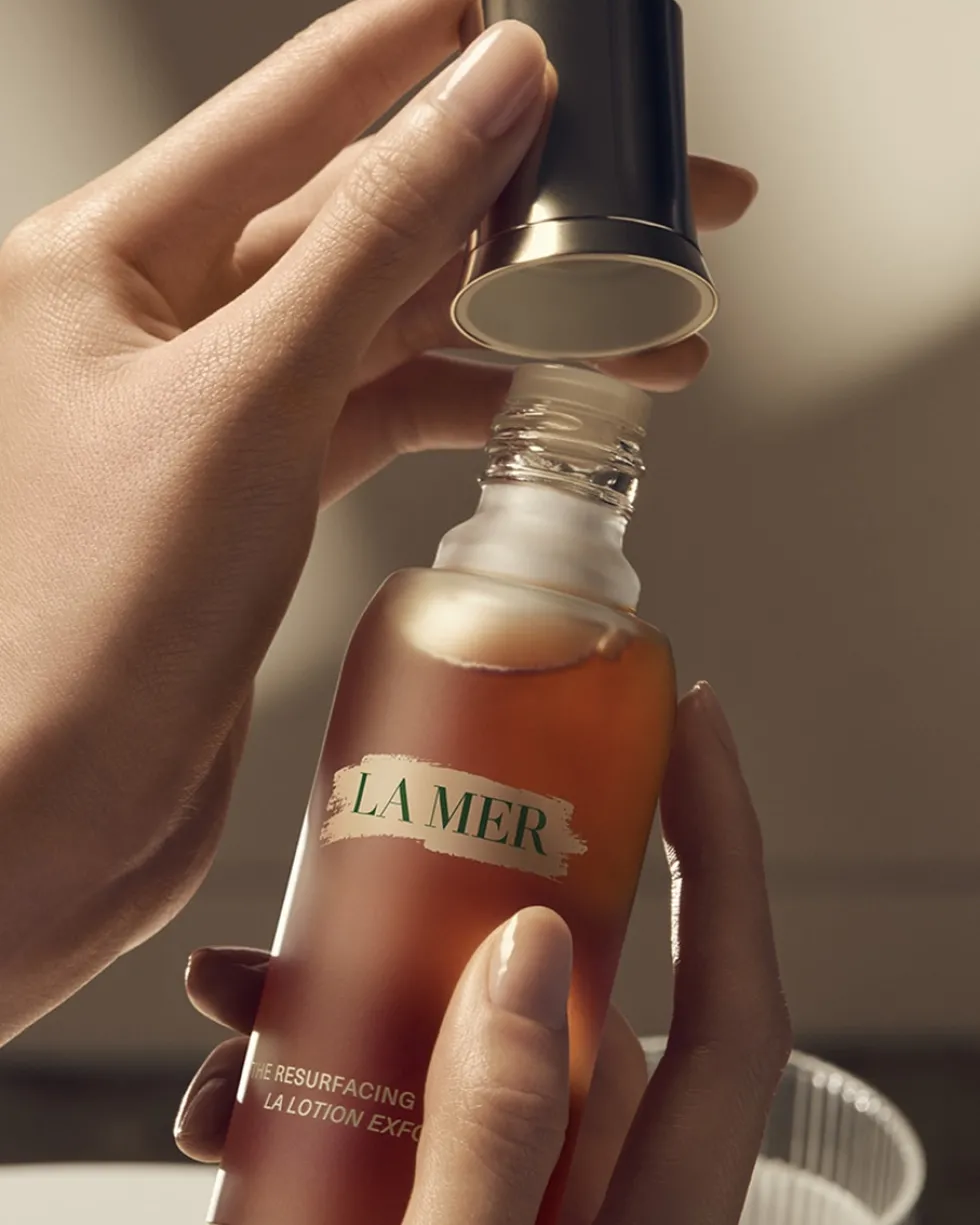 la mer the resurfacing treatment VLOEIBARE SCRUB - HYDRATEERT & VERHELDERT DE HUID
