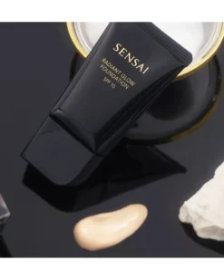 sensai radiant glow Foundation