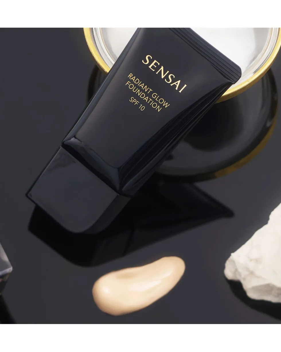 sensai radiant glow Foundation